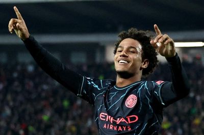 Man City lập kỷ lục bóng đá Anh ở Cúp C1