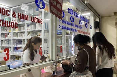 Để chuyển tuyến bệnh viện không gây phiền hà cho người bệnh - Bài 1: Nỗi sợ 'xin giấy'