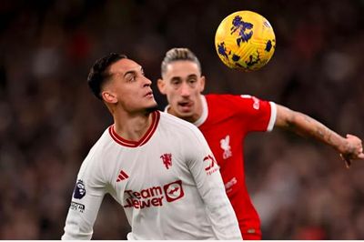 MU xuất sắc cầm hòa Liverpool ở vòng 17 Ngoại hạng Anh