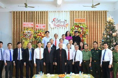 Phó Chủ tịch Thường trực Quốc hội thăm Tòa Giám mục Cần Thơ