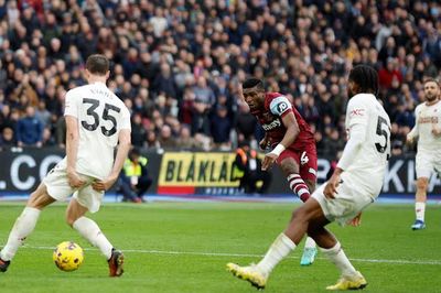 Kết quả bóng đá Ngoại hạng Anh vòng 18: Chelsea thua thất vọng