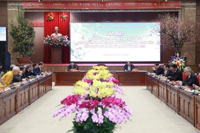 Hà Nội gặp mặt văn nghệ sỹ, trí thức, chức sắc tôn giáo nhân dịp Tết Nguyên đán