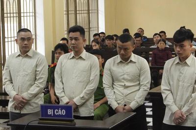Nhóm côn đồ trả giá!