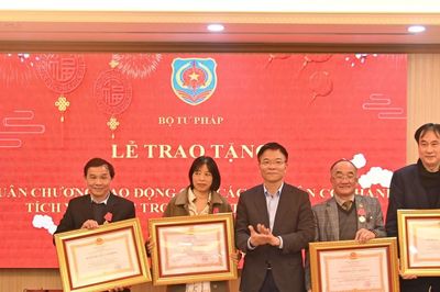 Gặp mặt, tri ân cán bộ hưu trí Bộ Tư pháp nhân dịp xuân Giáp Thìn 2024