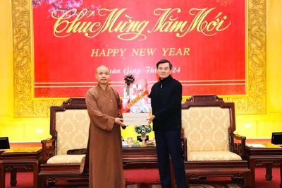 Ban Trị sự GHPGVN tỉnh Ninh Bình chúc Tết lãnh đạo Tỉnh ủy