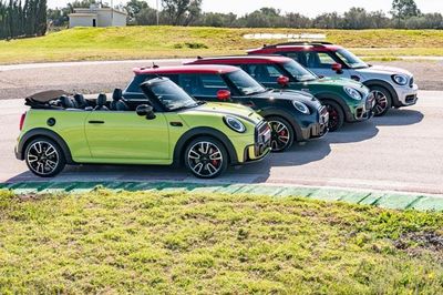 Bảng giá xe MINI tháng 2/2024