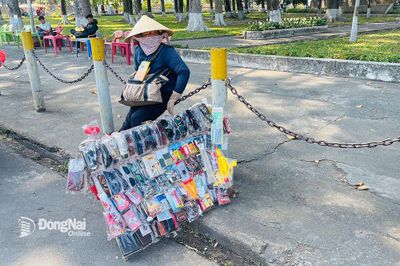Vất vả mưu sinh mùa nắng nóng