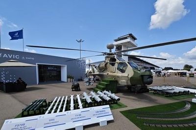 Trung Quốc trình làng trực thăng tấn công Z-10ME có nét tương đồng Apache của Mỹ
