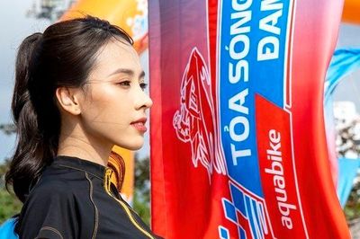 Á hậu Ngọc Hằng khám phá vẻ đẹp biển Quy Nhơn