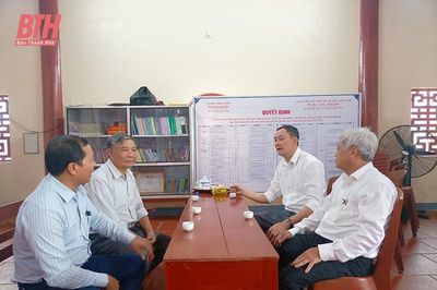Những đảng viên hưu trí 'say' việc thôn
