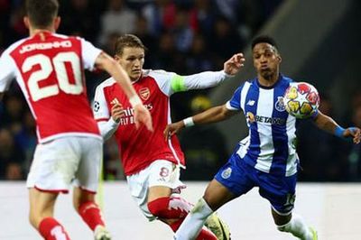 Chờ màn ngược dòng của Arsenal
