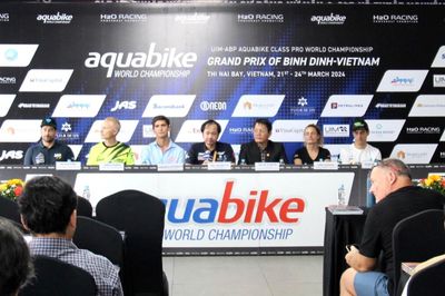 62 tay đua tham gia đua mô tô nước chặng Grand Prix of Binh Dinh