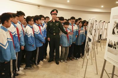Triển lãm ảnh 'Từ Điện Biên Phủ đến Hà Nội - Điện Biên Phủ trên không'