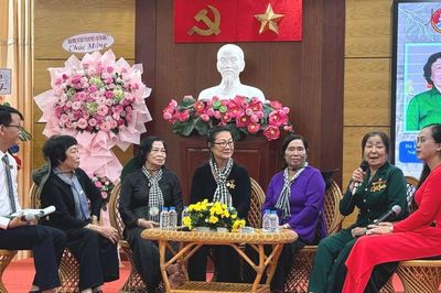 Một thời con gái nơi tuyến lửa