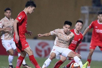 Nhường sân cho U23 Việt Nam, V-League lại ngắt quãng