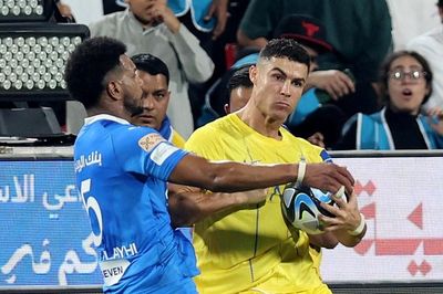 Ronaldo gây tranh cãi