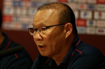U23 Việt Nam cần học HLV Park Hang Seo, đừng áp lực vì HLV Troussier