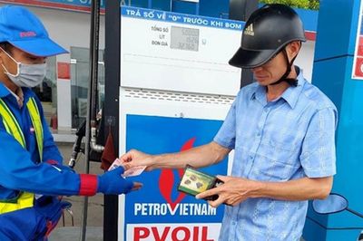 Giá xăng RON 95 và dầu diesel cùng tăng
