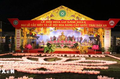 Ninh Bình: Đại lễ cầu siêu và lễ hội hoa đăng cầu Quốc thái dân an