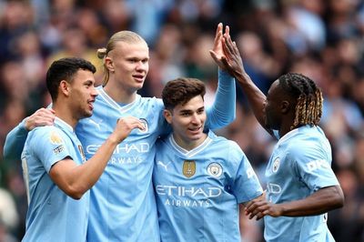 Arsenal và Liverpool 'tự bắn vào chân', tỉ lệ vô địch của Man City áp đảo