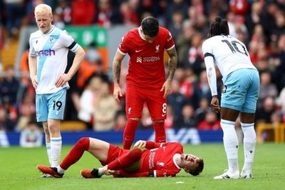 Liverpool 'dâng' chức vô địch Ngoại hạng Anh cho Man City