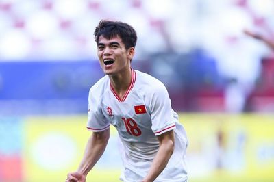 Khuất Văn Khang, người vẽ siêu phẩm cho U23 Việt Nam có gì đặc biệt?