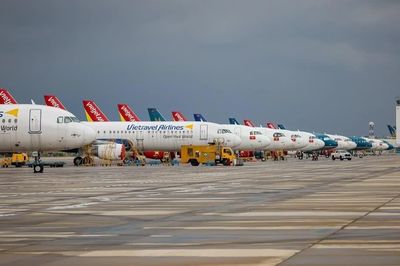 Giá vé máy bay sát lễ vẫn neo cao