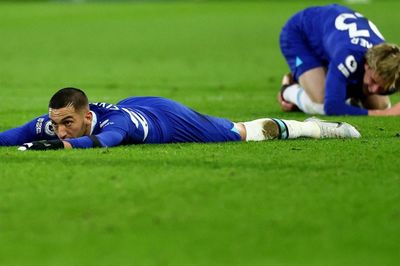 Chelsea thua toàn diện trên thánh địa Emirates