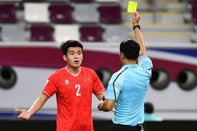 U23 Việt Nam quen thói 'tay thừa', coi chừng trả giá