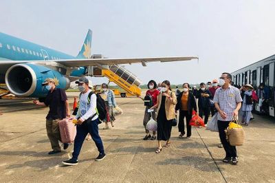 Giá vé máy bay Hà Nội - TPHCM giảm mạnh