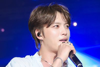 Mỹ nam đình đám Hàn Quốc Kim Jaejoong ngớ người khi fan hỏi vay 184 triệu đồng