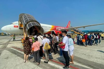 Bộ Tài chính lý giải giá vé máy bay tăng cao có phải do thuế, phí?