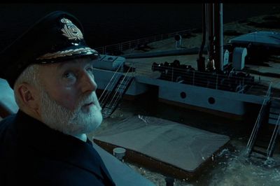 'Thuyền trưởng Titanic' Bernard Hill qua đời