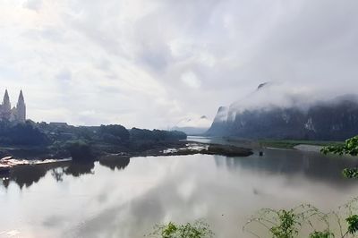 Sông Gianh đi qua đời tôi