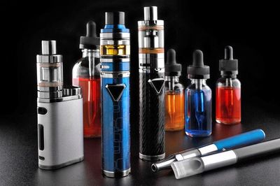 Vì sao nhiều nước cấm, hạn chế thuốc lá điện tử?