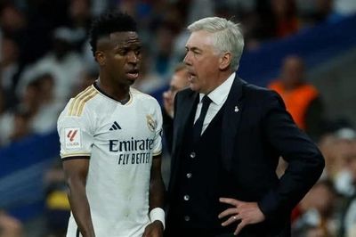 HLV Ancelotti mắng Vinicius