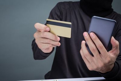 'Hãy coi điện thoại và SIM như tiền trong tài khoản ngân hàng'