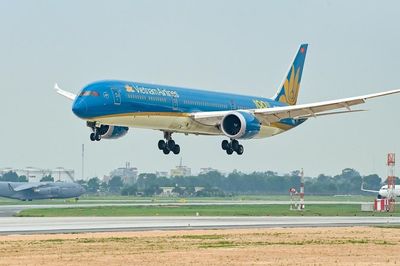 Giá vé máy bay nội địa tiếp tục hạ nhiệt