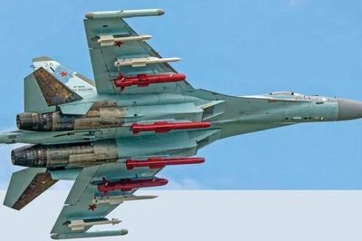 Tiêm kích Su-35S lộ diện trong 'chế độ quái thú'