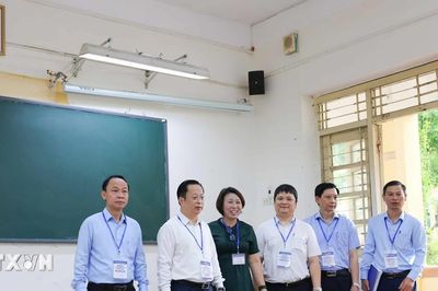 Giám đốc Sở Giáo dục và Đào tạo Hà Nội kiểm tra thi tuyển sinh lớp 10 công lập