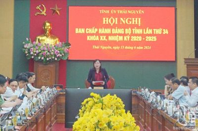 Tập trung bàn thảo những vấn đề quan trọng về phát triển kinh tế - xã hội