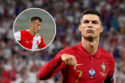 Hậu vệ CH Czech chưa tìm ra cách ngăn chặn Ronaldo
