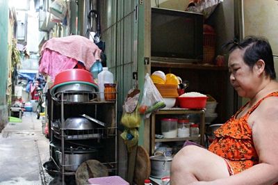 Ở nhà 2m² phải chia ca để ngủ, vì sao người dân không muốn dời đi?