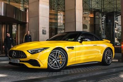 Cận cảnh hàng hiếm Mercedes-AMG SL 43 tại Việt Nam