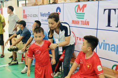 Những 'săn sóc viên' tận tâm của Giải bóng đá Nhi đồng Cup Báo Thanh Hóa lần thứ III - năm 2024