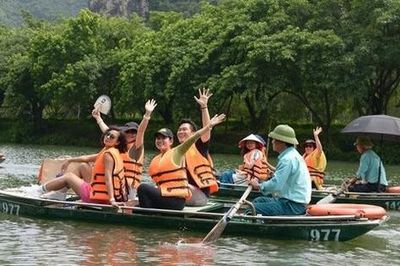 Thắt chặt chi tiêu, du lịch 'tại chỗ' lên ngôi