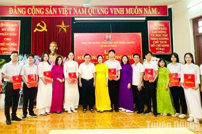 92 học sinh ưu tú được kết nạp Đảng trong năm học 2023-2024