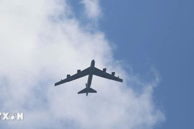 Mỹ điều động hai máy bay ném bom chiến lược B-52 đến Romania