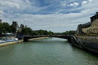 Biến sông Seine thành 'bãi biển'