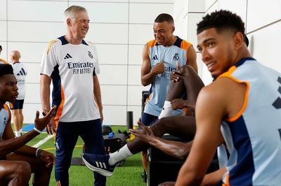 Mbappe tươi rói hội quân, hăng say tập gần 2 tiếng cùng Real Madrid